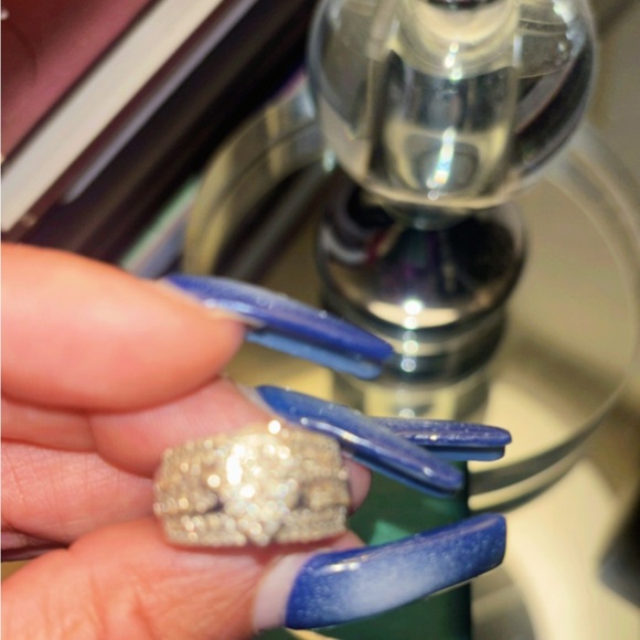 Elegant Engagement Ring - Picture 5 of 7